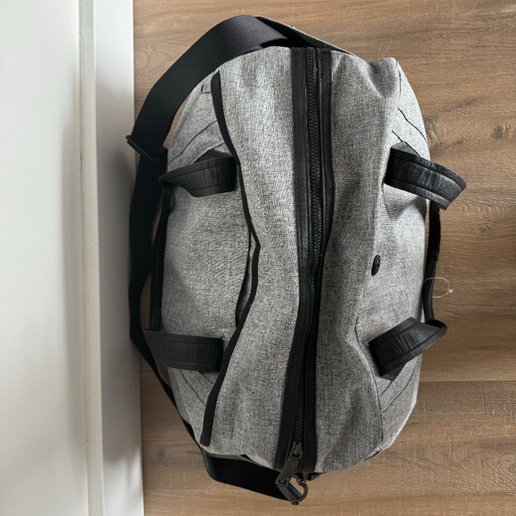 Lululemon Out Of Range Duffle Bag, Heathered Black - Picture 6 of 6
